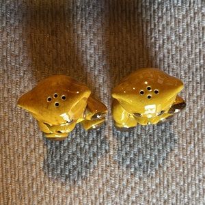 VINTAGE AVON Hand Painted Made in Brazil Teddy Bear Salt & Pepper Set. Like New.